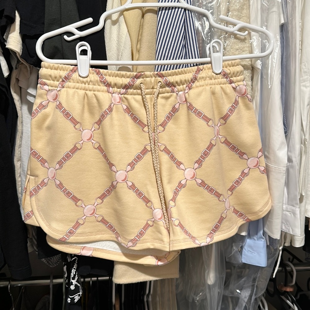 Hermes creme pattern shorts size 38 fits 26-27